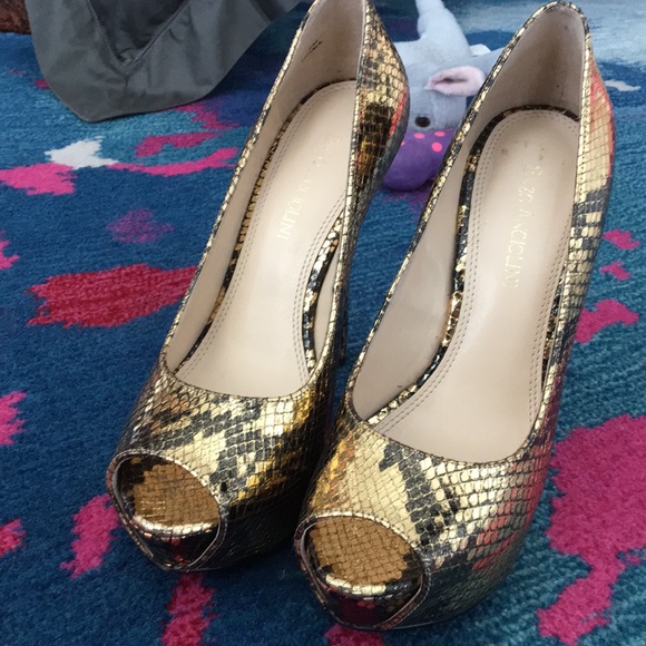 Enzo Angiolini Gold/ blk pumps open toe. 6 - Picture 6 of 8